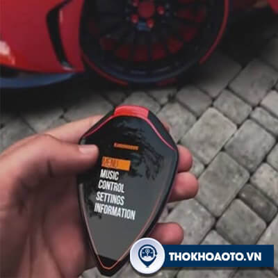 chìa khóa xe lamboghini làm đổi màu xe