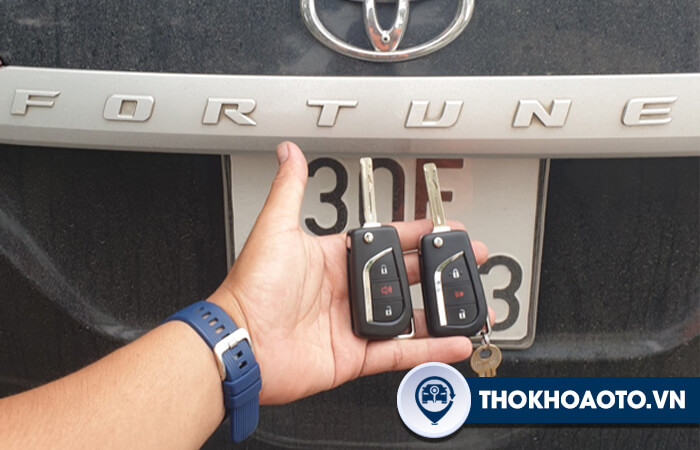 Làm thêm chìa khóa xe Fortuner tại Thợ Khóa Ô Tô