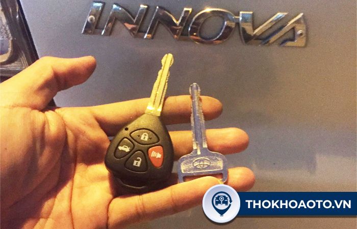Làm chìa khóa cơ xe Innova tại Thợ Khóa Ô Tô