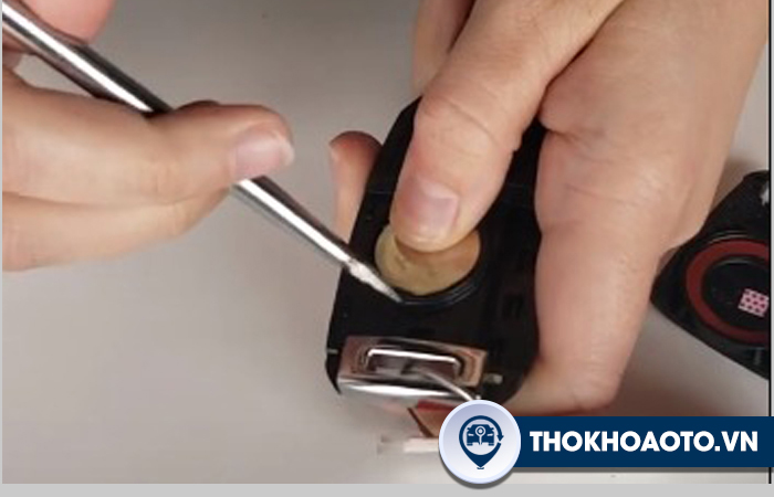 Hướng dẫn thay pin chìa khóa Kia Morning cực nhanh, cực dễ