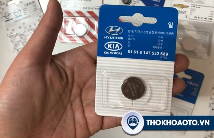 Cách thay pin chìa khóa thông minh