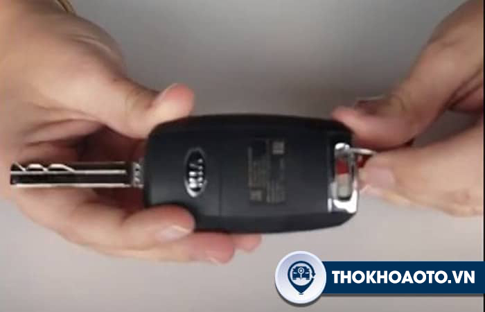 Cách thay pin chìa khóa Kia Morning remote đơn giản, nhanh chóng