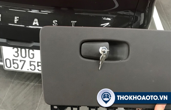 Chế khóa cốp phụ ô tô