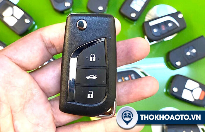 Chìa khóa gập ô tô mẫu 2: B13 3 nút