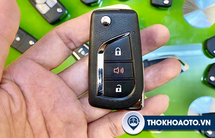 Hình 10: Mẫu chìa gập B13- 3 nút , có nút còi