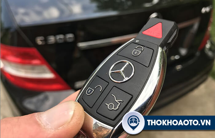 Làm chìa khóa xe Mercedes C300